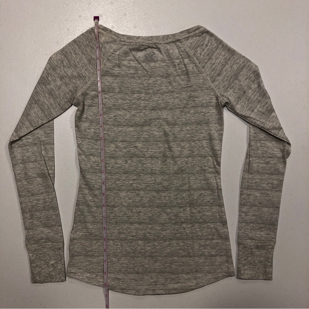 SO Women’s Long Sleeve Pullover Silver & Light Gray Striped Shirt Top size S